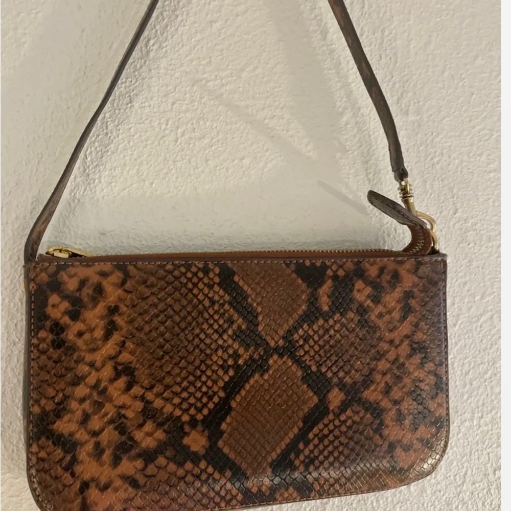 Banana Republic, 5.3” high x 9.25” wide x 1.2” deep, Tan and Black Purse